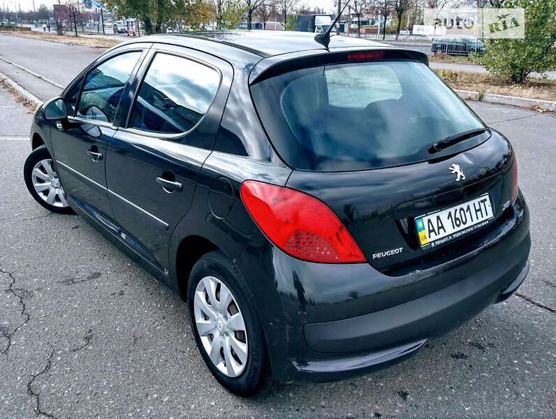 Хэтчбек Peugeot 207 2008 в Киеве