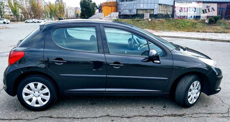 Хэтчбек Peugeot 207 2008 в Киеве