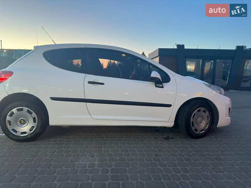 Хэтчбек Peugeot 207 2010 в Львове