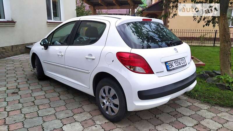 Хетчбек Peugeot 207 2010 в Бродах