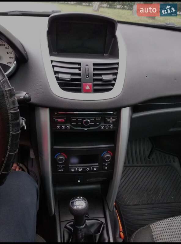 Універсал Peugeot 207 2010 в Чернівцях