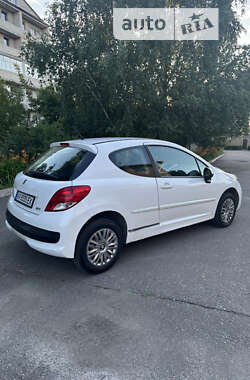 Хетчбек Peugeot 207 2011 в Чугуєві