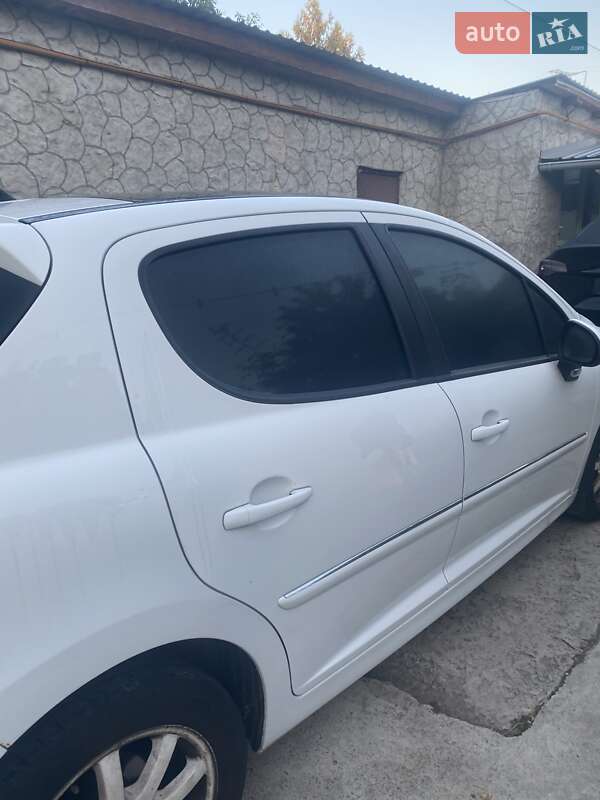 Хэтчбек Peugeot 207 2012 в Днепре