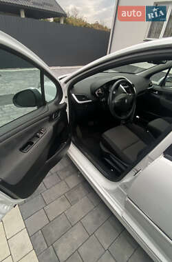 Хэтчбек Peugeot 207 2009 в 