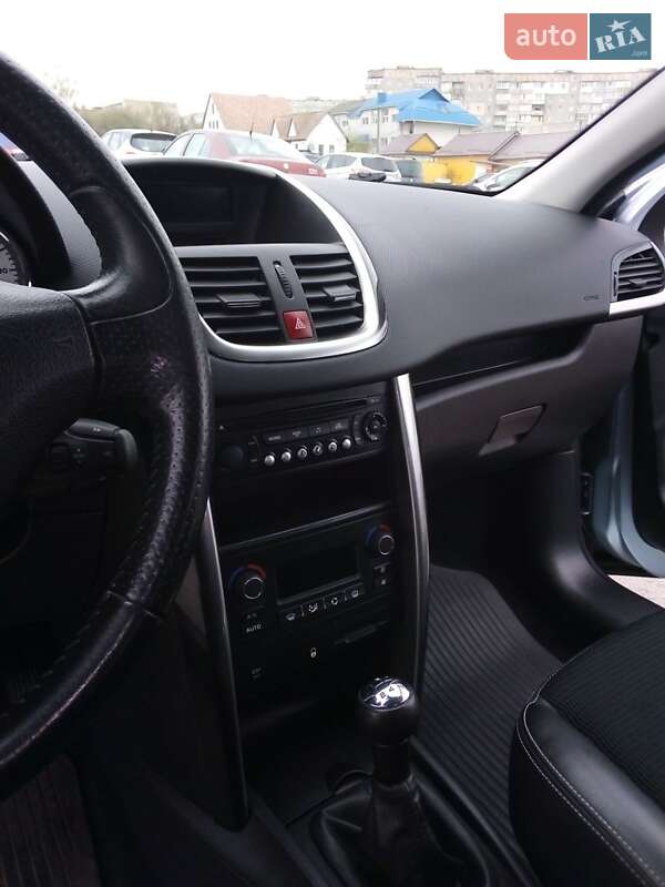 Универсал Peugeot 207 2011 в Киеве