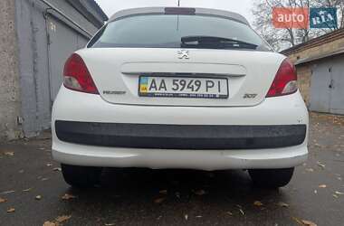 Хэтчбек Peugeot 207 2010 в 