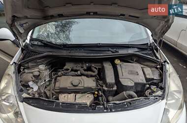 Хэтчбек Peugeot 207 2010 в 