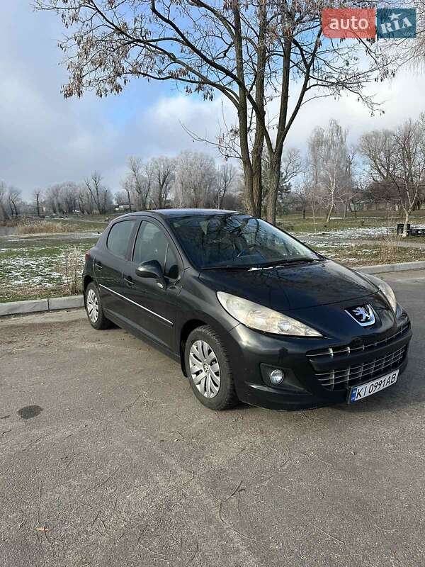 Хэтчбек Peugeot 207 2011 в Киеве