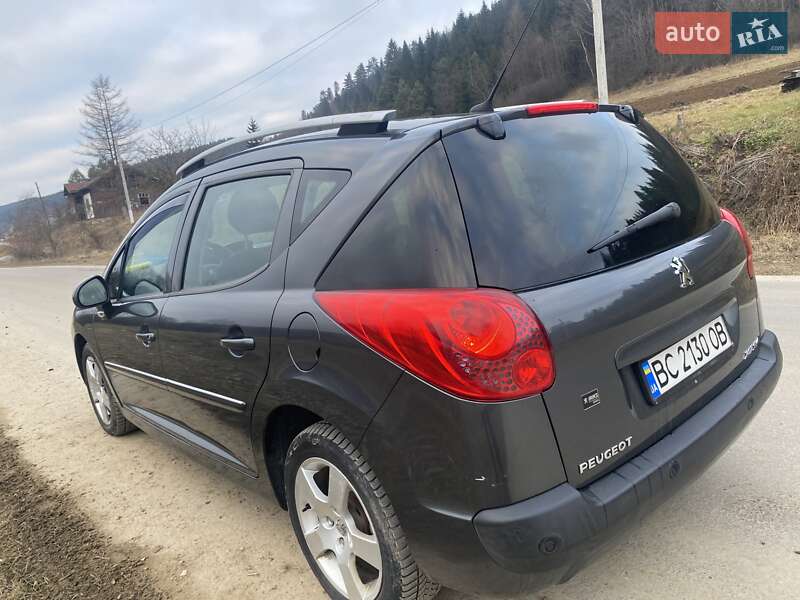 Хэтчбек Peugeot 207 2010 в Сходнице