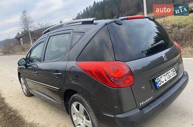 Хэтчбек Peugeot 207 2010 в Сходнице