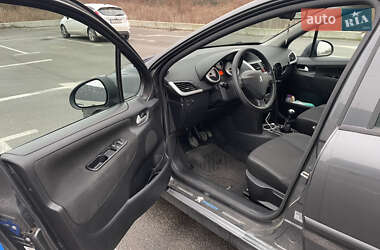 Хетчбек Peugeot 207 2010 в 