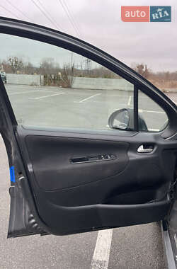 Хетчбек Peugeot 207 2010 в 