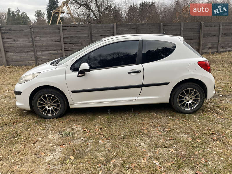 Хэтчбек Peugeot 207 2009 в Коростышеве