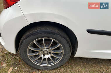 Хэтчбек Peugeot 207 2009 в 