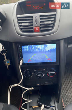 Хэтчбек Peugeot 207 2009 в 