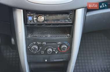 Хэтчбек Peugeot 207 2012 в 