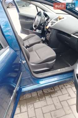 Хэтчбек Peugeot 207 2010 в 