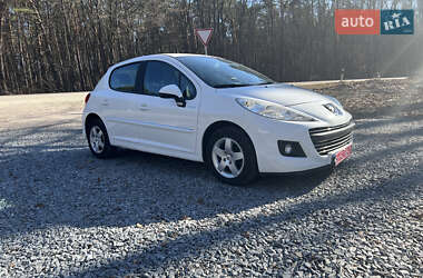 Хетчбек Peugeot 207 2010 в 