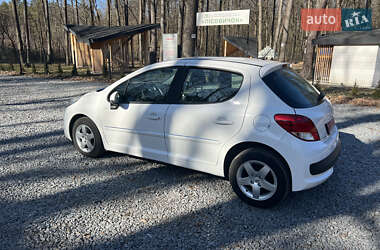Хетчбек Peugeot 207 2010 в 