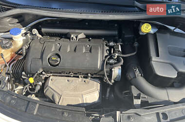 Хетчбек Peugeot 207 2010 в 