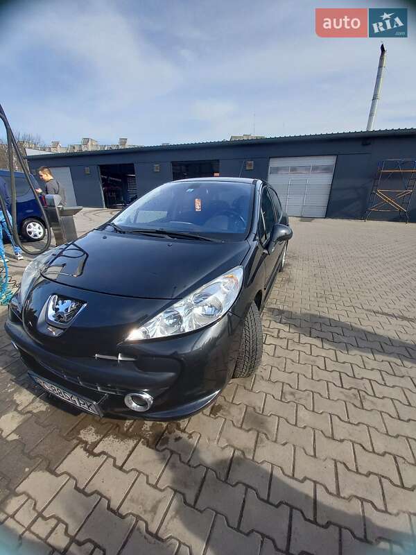 Хэтчбек Peugeot 207 2008 в Шептицькому