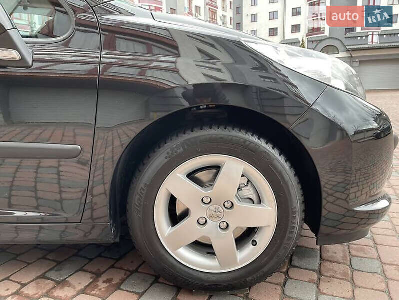 Хэтчбек Peugeot 207 2009 в Ивано-Франковске