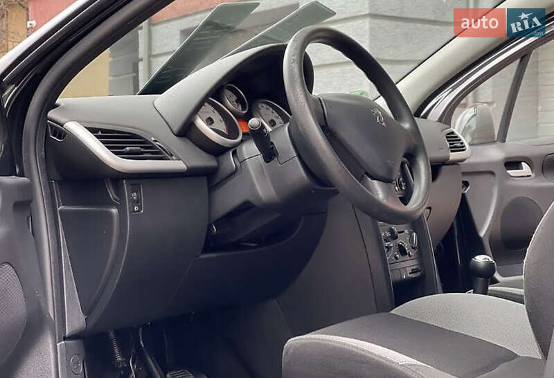 Хэтчбек Peugeot 207 2009 в Ивано-Франковске