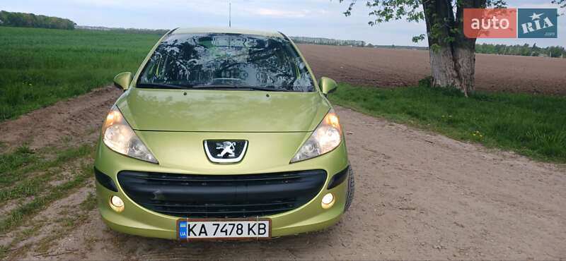 Хетчбек Peugeot 207 2008 в Києві