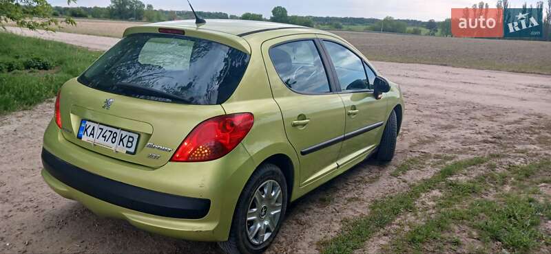 Хетчбек Peugeot 207 2008 в Києві