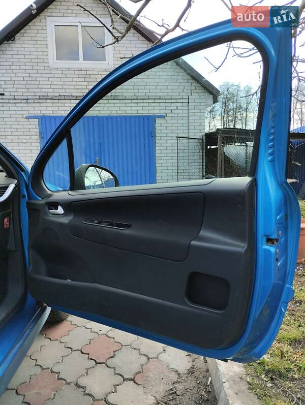 Хэтчбек Peugeot 207 2011 в Мироновке