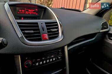 Хэтчбек Peugeot 207 2012 в 