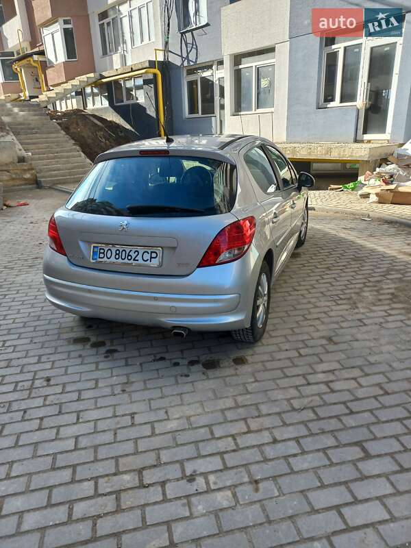 Хетчбек Peugeot 207 2010 в Тернополі