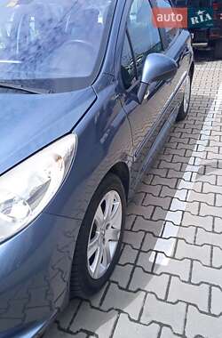 Хэтчбек Peugeot 207 2007 в 
