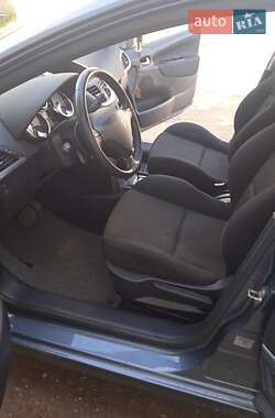 Хэтчбек Peugeot 207 2007 в 