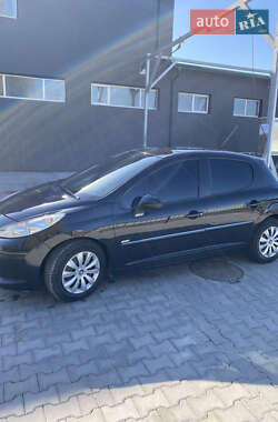 Хетчбек Peugeot 207 2010 в 