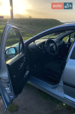 Хетчбек Peugeot 207 2010 в 