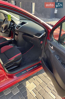 Хэтчбек Peugeot 207 2007 в 