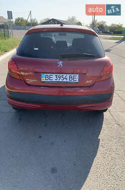 Хэтчбек Peugeot 207 2006 в 