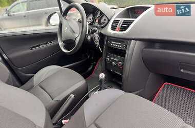Хетчбек Peugeot 207 2010 в 