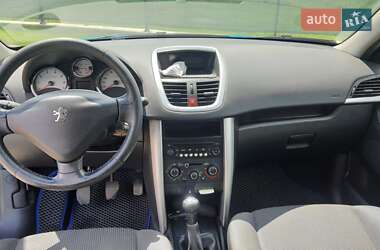 Хэтчбек Peugeot 207 2011 в 