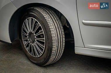 Хетчбек Peugeot 207 2011 в 
