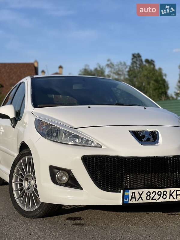 Хэтчбек Peugeot 207 2012 в 