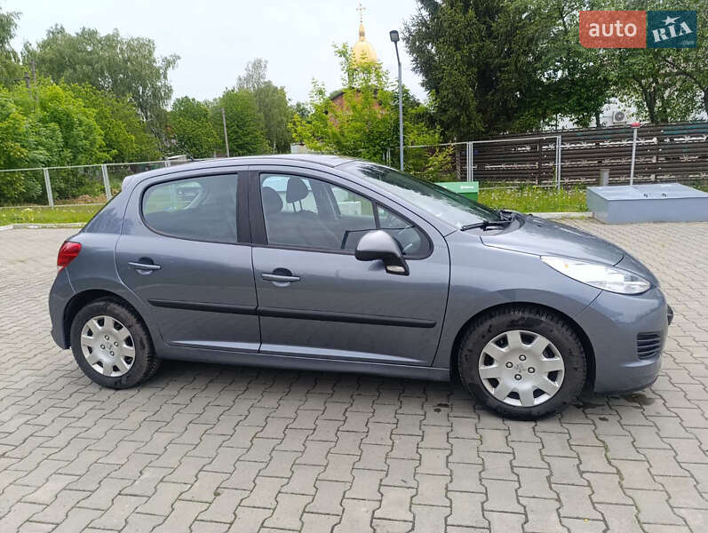 Хэтчбек Peugeot 207 2010 в Владимире