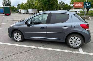 Хэтчбек Peugeot 207 2010 в 