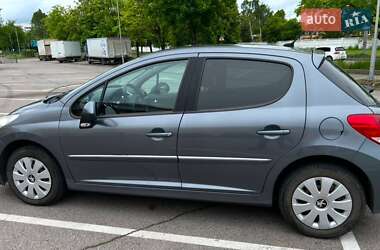 Хэтчбек Peugeot 207 2010 в 