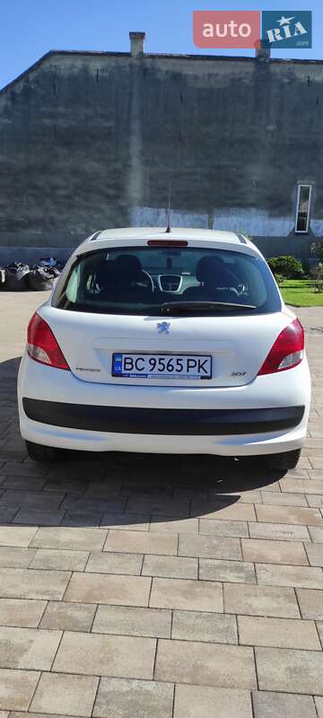 Хэтчбек Peugeot 207 2011 в Стрые