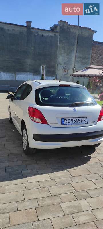 Хэтчбек Peugeot 207 2011 в Стрые