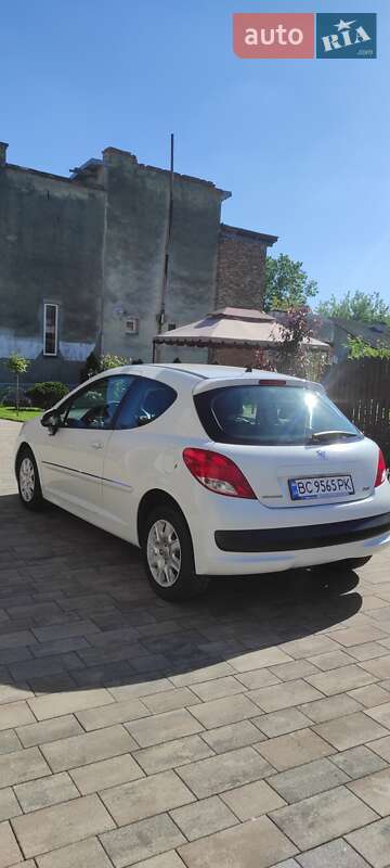 Хэтчбек Peugeot 207 2011 в Стрые