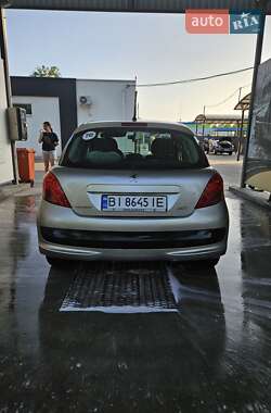 Хэтчбек Peugeot 207 2009 в 