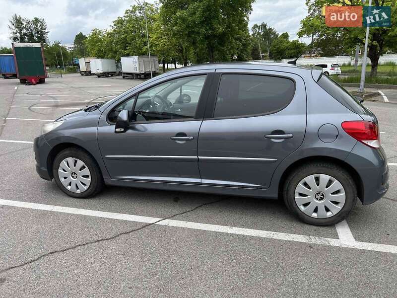 Хэтчбек Peugeot 207 2010 в Львове